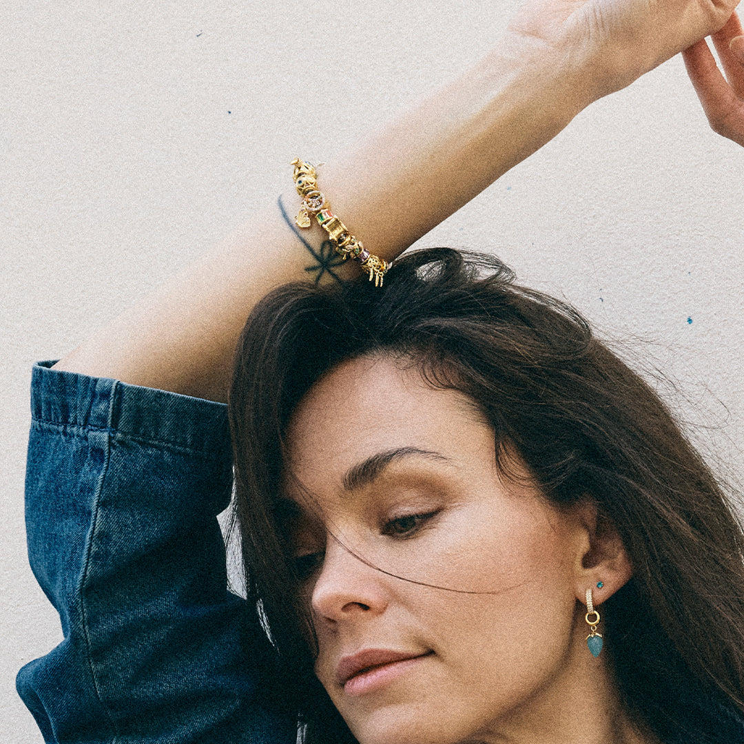 Blue Chalcedony Stud Earrings - Polished Gold Plated Sterling Silver with 1 Kalcedon