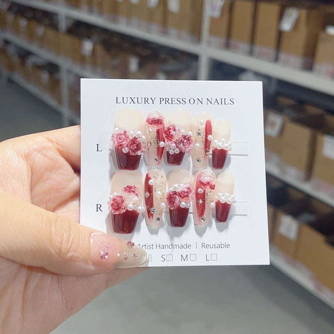 Damenmode: Handgetragene Katzenaugen-Nagelspitze