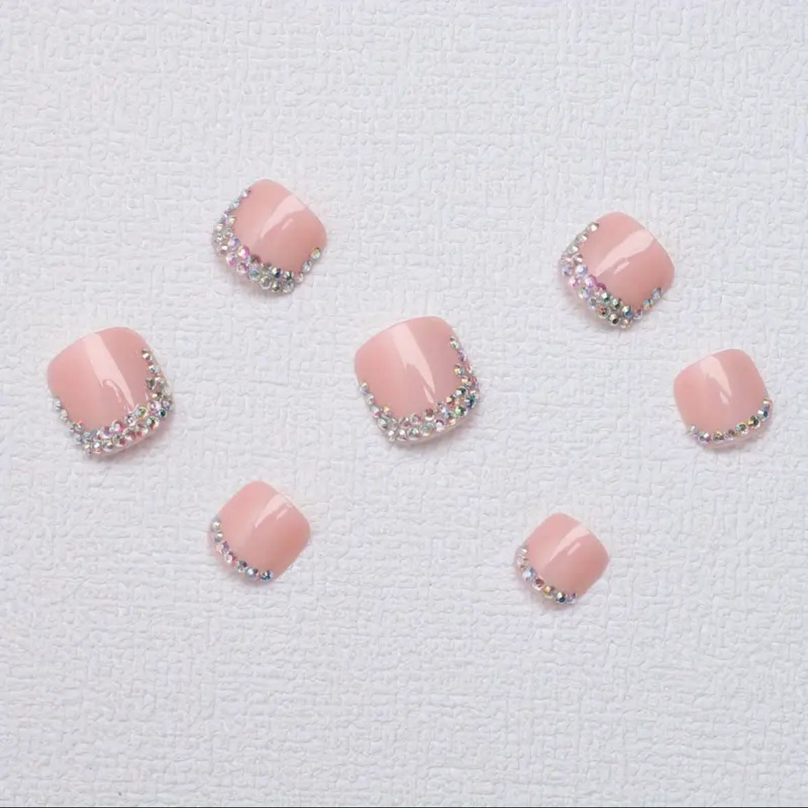 Modische, schlichte und kurze quadratische Fußmaniküre