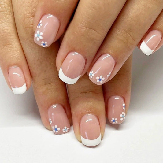 24 Stück tragbare Nagel-Patches mit Nagellack, weiß, mit französischen Blumen