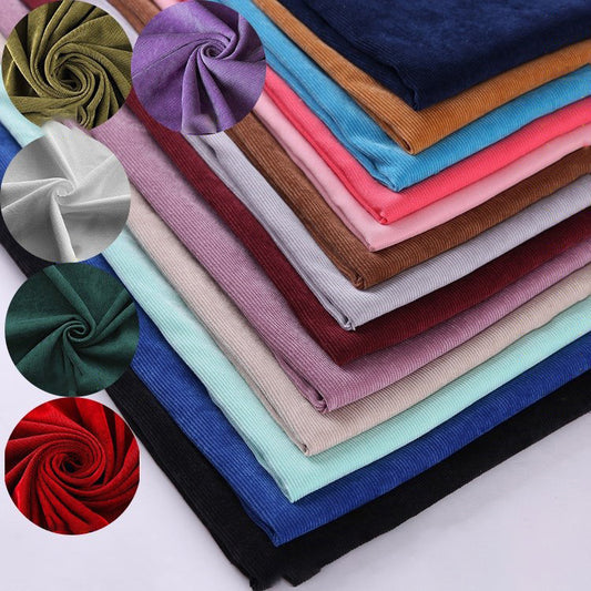 Modische Kleidung Hosenanzug mit Punkten aus Cord