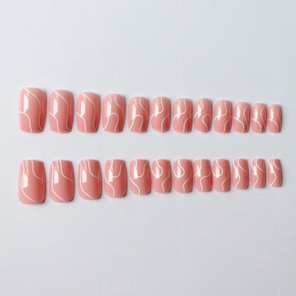 Damenmode – Perfekte Nagelverschönerung