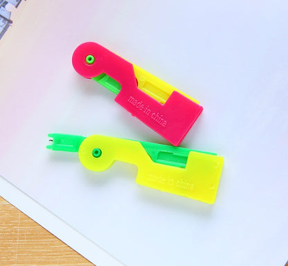 Neuestes automatisches Nadeleinfädler-System für ältere Menschen