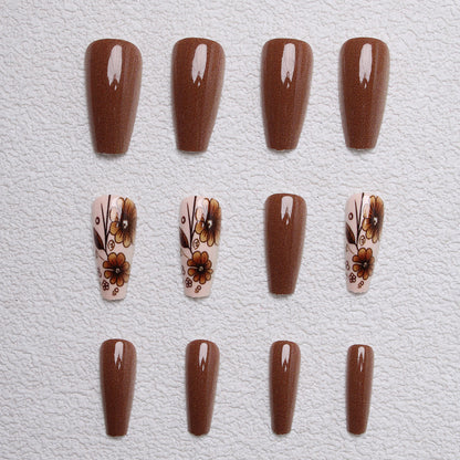 Hochwertiges, handgefertigtes Nageldesign im angesagten Girl-Stil