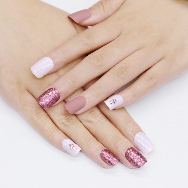 24 matte, metallische Nude-Nägel