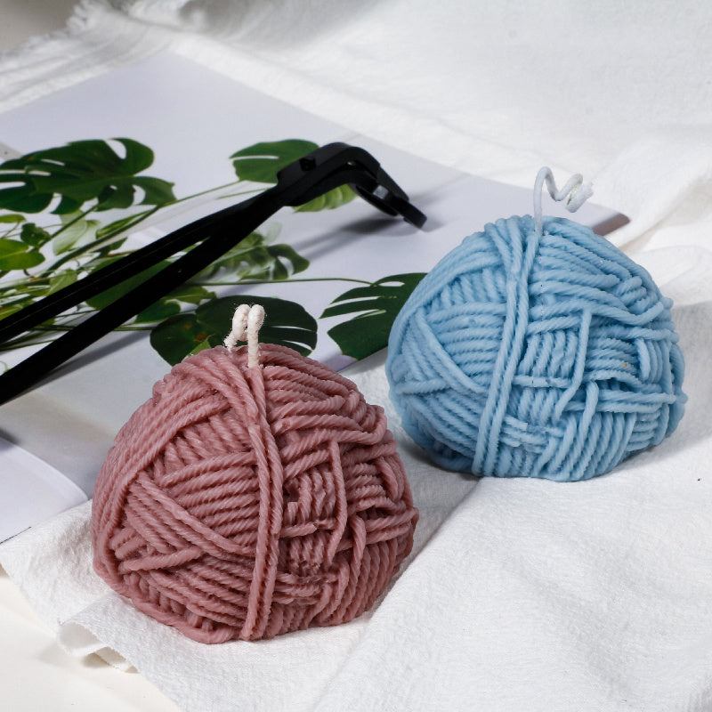 Herstellung von Duftsteinen für Duftkerzen mithilfe einer Silikonform und eines Wollknäuels