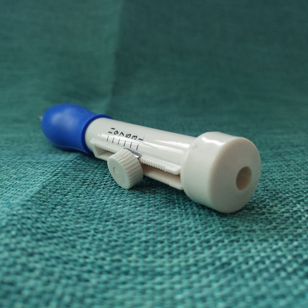 Praktisches DIY-Stickstift-Set aus ABS-Kunststoff mit Nadel und Faden