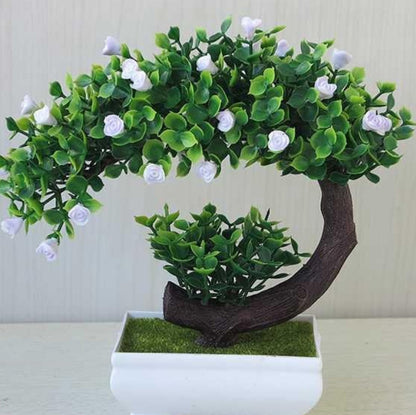 Bonsai aus Plastik mit künstlichen Blumen