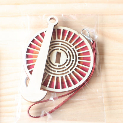 Tragbarer Garnhalter fürs Handgelenk, handgefertigt aus Holz