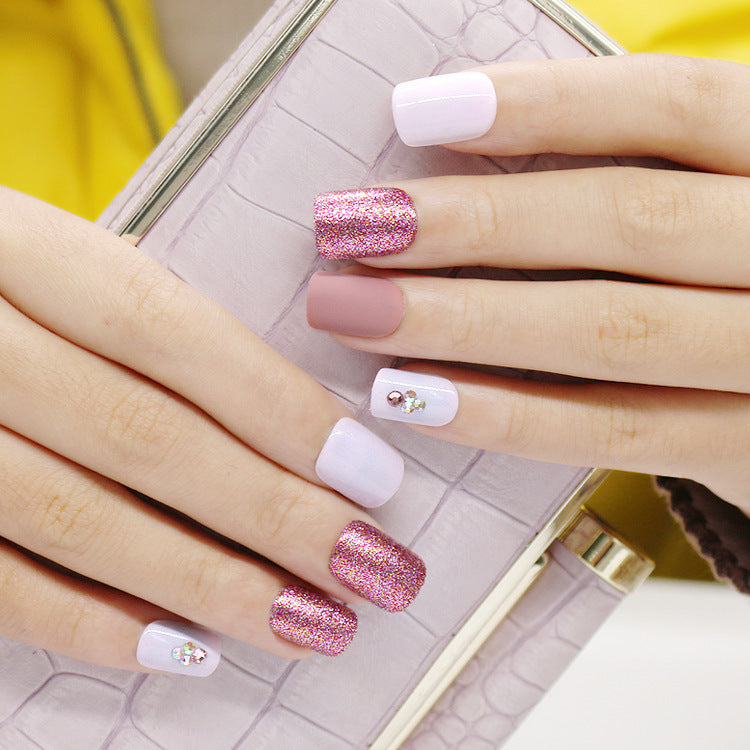 24 matte, metallische Nude-Nägel