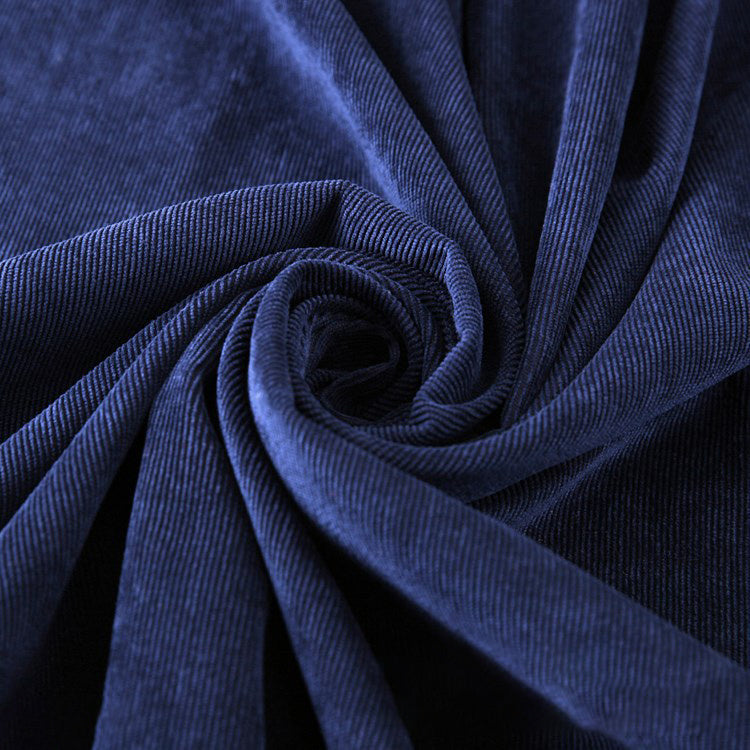 Modische Kleidung Hosenanzug mit Punkten aus Cord