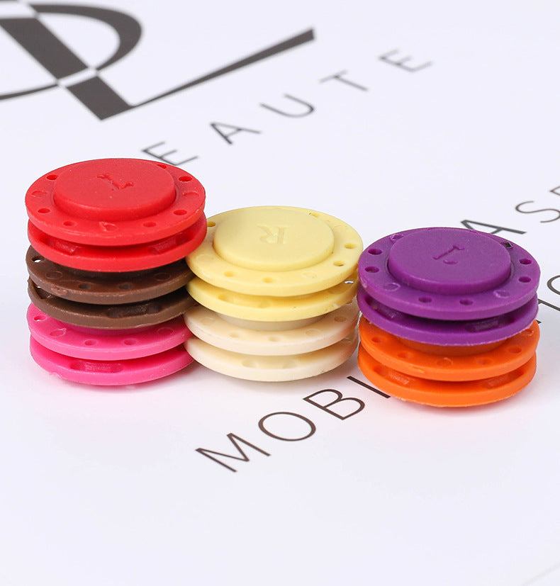 Handgenähte Knopfleiste mit Magnetverschluss 