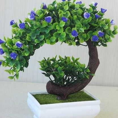 Bonsai aus Plastik mit künstlichen Blumen