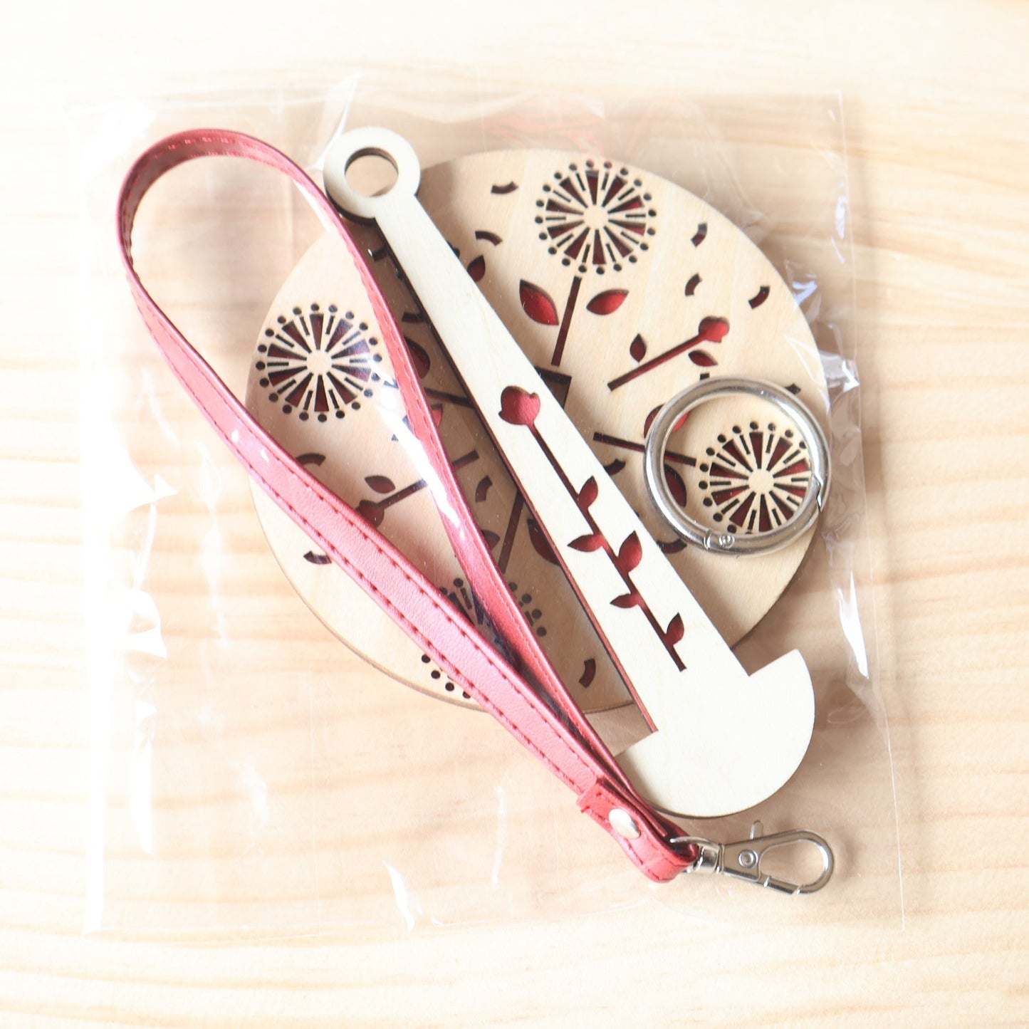 Tragbarer Garnhalter fürs Handgelenk, handgefertigt aus Holz