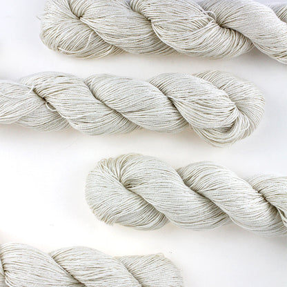 Frühling/Sommer Feine handgestrickte Seide-Baumwoll-Mischung in Primärfarben