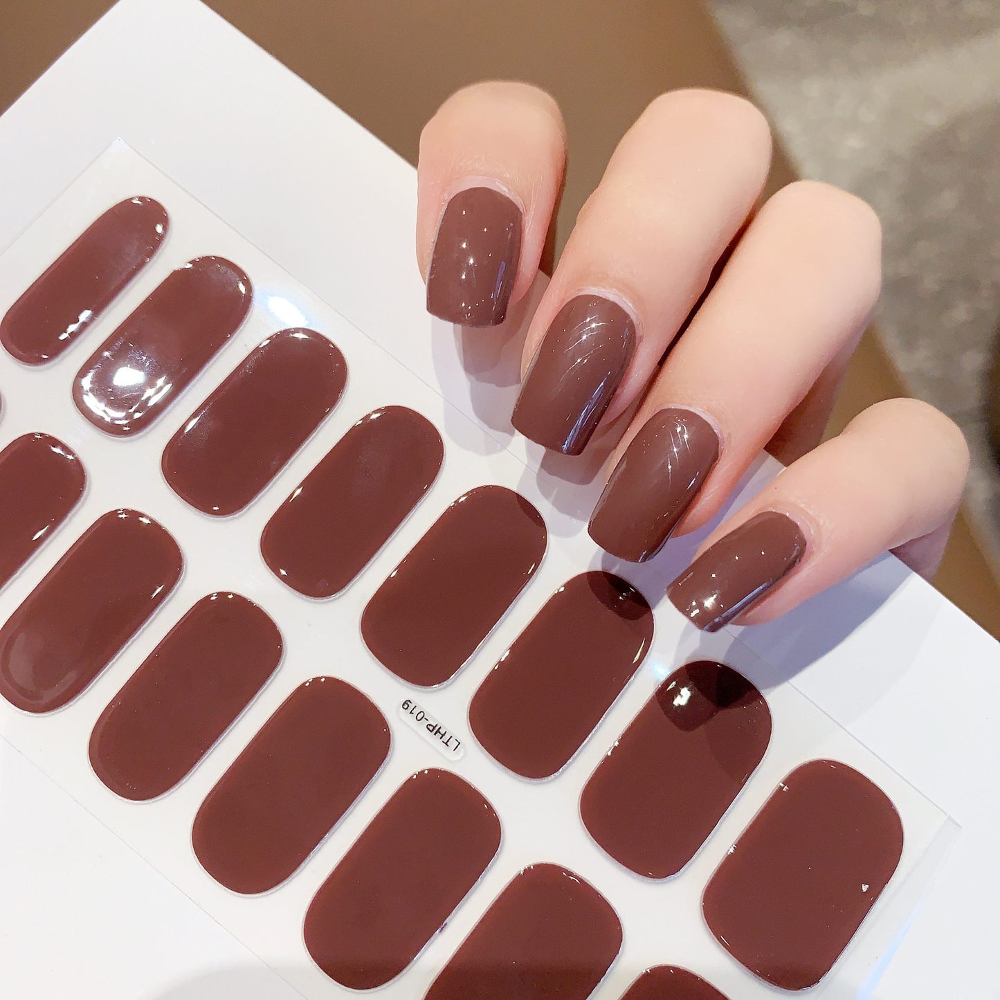 Wasserdichte und langlebige halbgehärtete UV-Nagelsticker der zweiten Generation