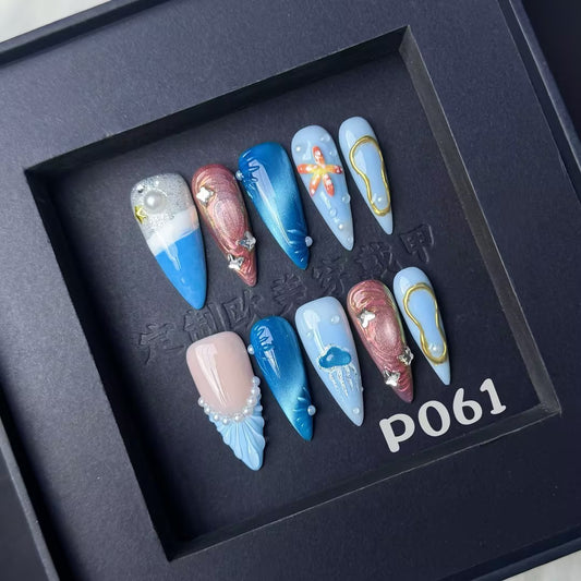 Nagelsticker mit handbemaltem, dreidimensionalem Marine-Muster in geschnitzter Rüstungsoptik