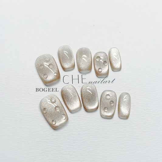 Fertiges Produkt: Abnehmbare künstliche Fingernägel