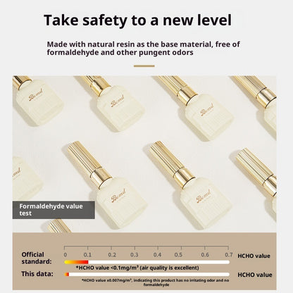 Herstellung eines Nagellackklebers durch Verschmieren von Grundierung und Versiegelungsschicht