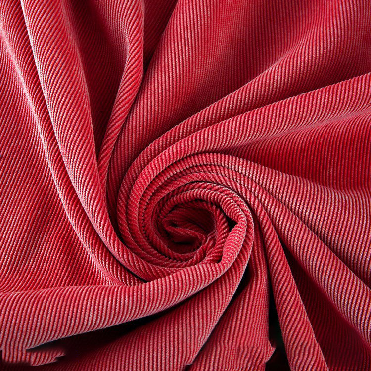 Modische Kleidung Hosenanzug mit Punkten aus Cord