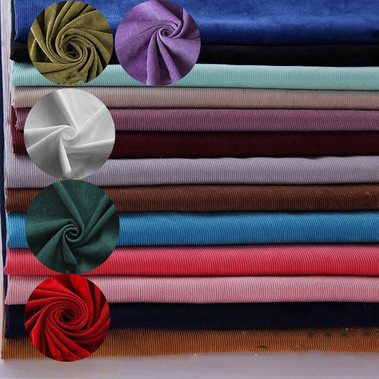 Modische Kleidung Hosenanzug mit Punkten aus Cord