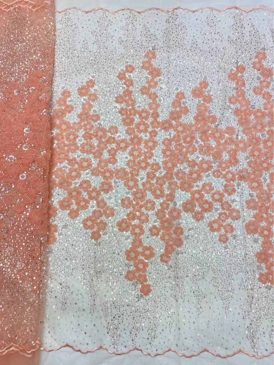 Besticktes Netzgewebe, dreidimensionales modernes Kleid, perlenbesetzter Hochzeitsstoff