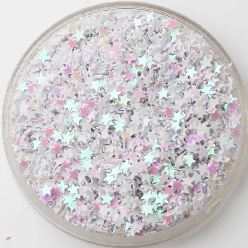 3 mm großer Nagelflicken mit fünfzackigem Stern und Pailletten