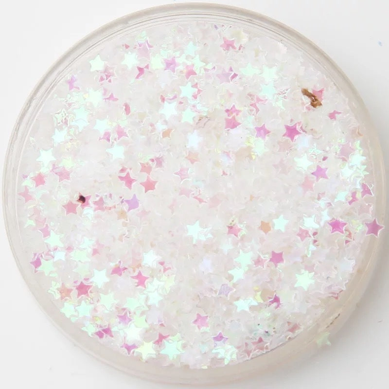 3 mm großer Nagelflicken mit fünfzackigem Stern und Pailletten