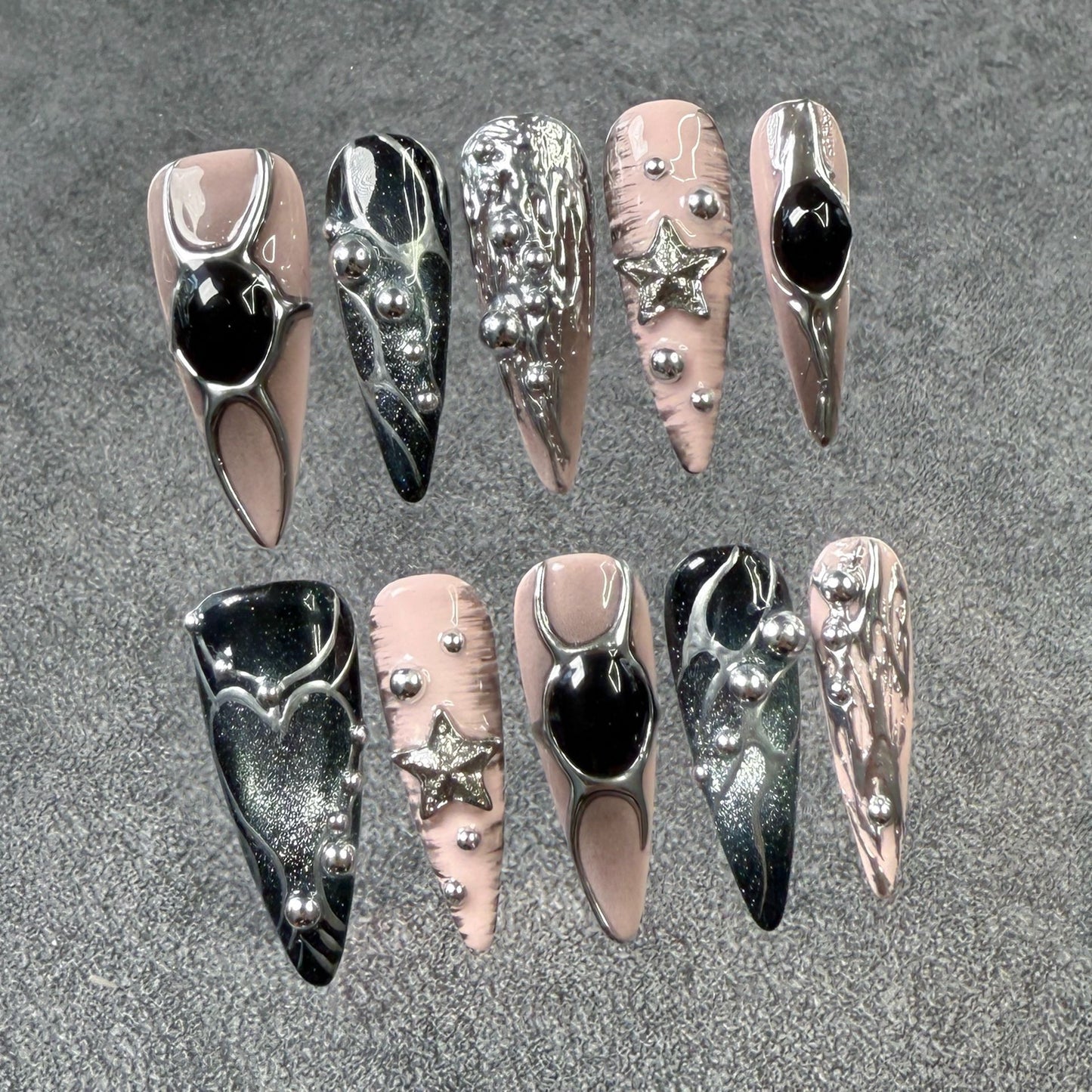 Gefärbte Nägel, europäisch und amerikanisch, lange, spitze Nägel, Metall, handbemalt, Relief, süß, cool