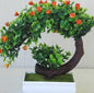 Bonsai aus Plastik mit künstlichen Blumen
