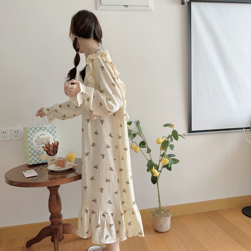 Nachthemd aus Baumwollgarn mit Blumenmuster, Rüschen und eckigem Kragen