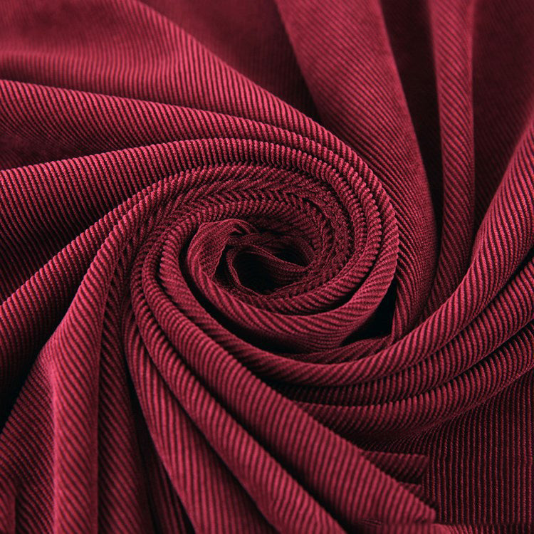 Modische Kleidung Hosenanzug mit Punkten aus Cord