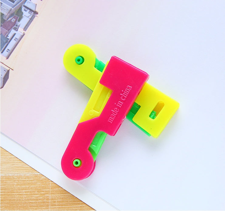 Neuestes automatisches Nadeleinfädler-System für ältere Menschen