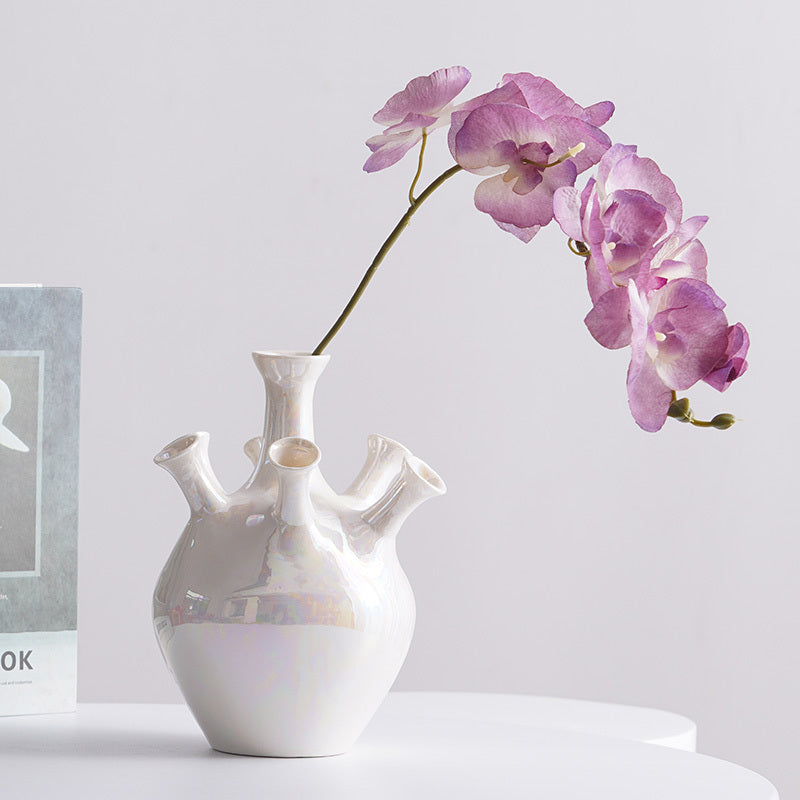 Neue Blumen für die Wohnzimmerdekoration