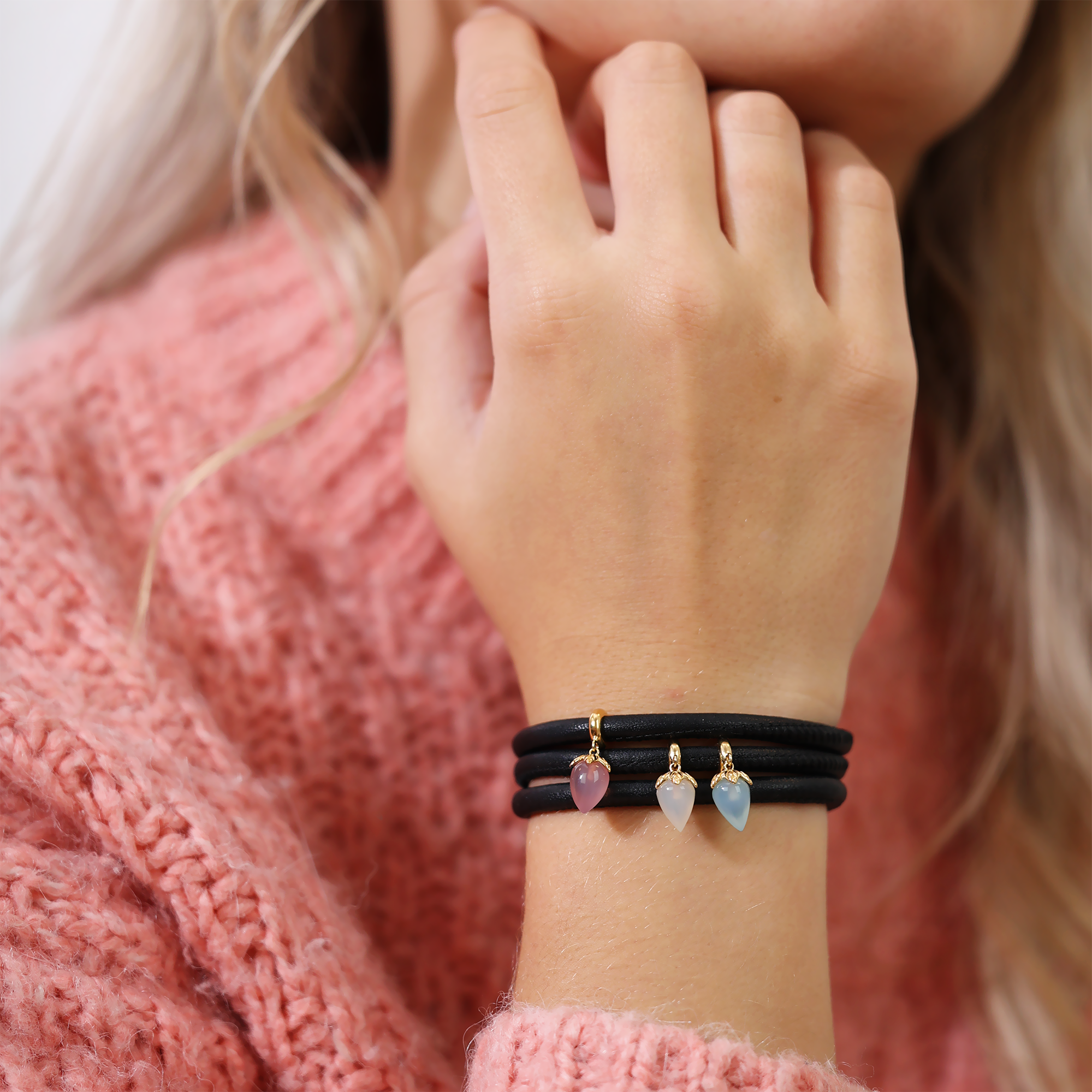 White Chalcedony charm forgyldt Charms with sølvBracelet - CHRISTINA