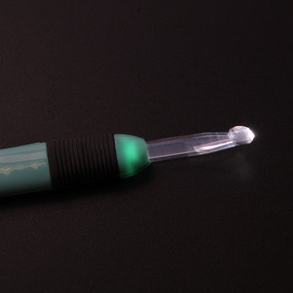 8-teiliges Set Häkelnadeln mit und ohne LED-Griff, Stricknadeln (2,5–6 mm), Nähset, mehrfarbig