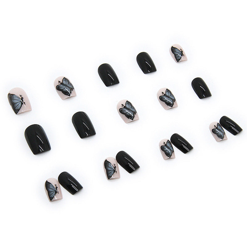 Mysteriöse schwarze Schmetterlings-Nagelsticker – Fertiges Produkt