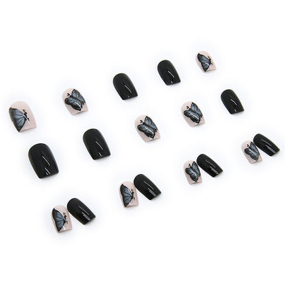 Mysteriöse schwarze Schmetterlings-Nagelsticker – Fertiges Produkt