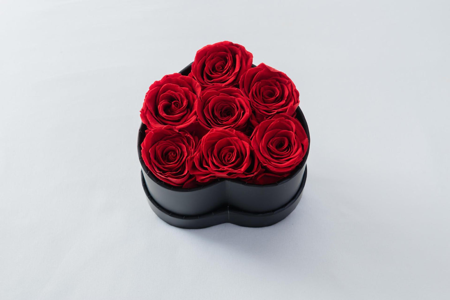 Herzförmiger Blumentopf mit Trockenblumen