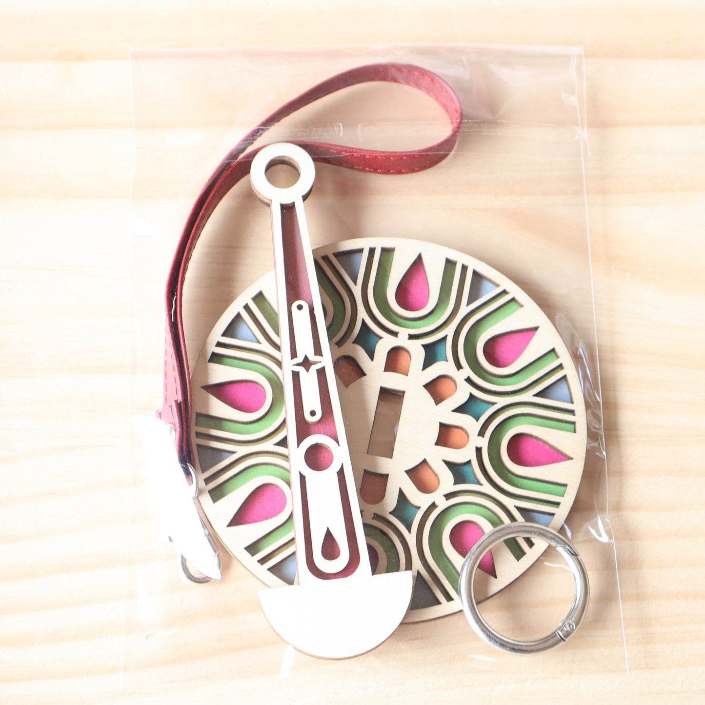 Tragbarer Garnhalter fürs Handgelenk, handgefertigt aus Holz