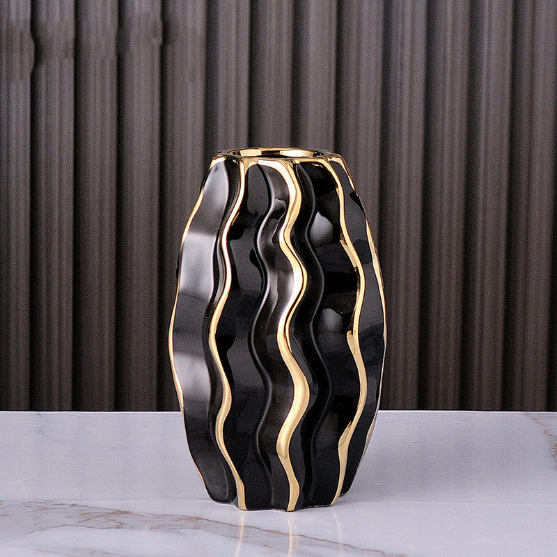 Einfache, kreative Vase mit Wasserkulturblumen