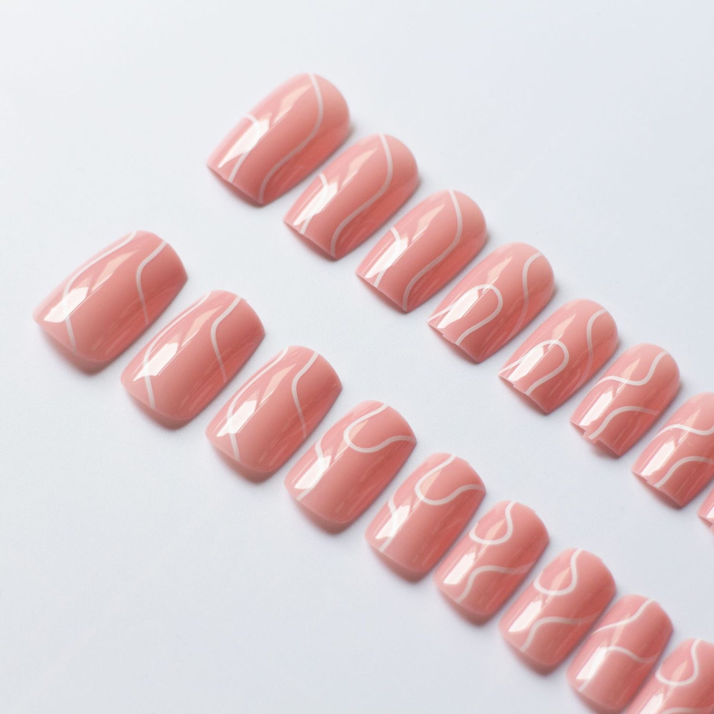 Damenmode – Perfekte Nagelverschönerung