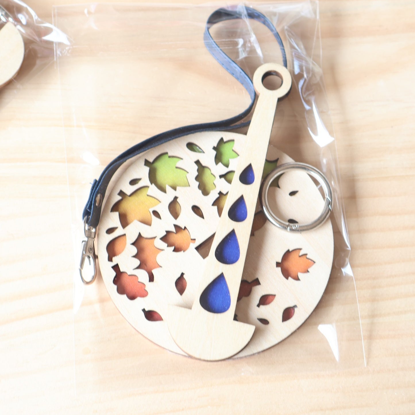 Tragbarer Garnhalter fürs Handgelenk, handgefertigt aus Holz