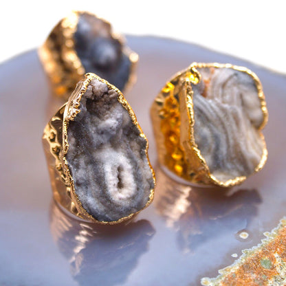 Irregular natural crystal cluster ring with crystal raw stone edge inlaid with natural stone gold-plated exaggerated jewelry