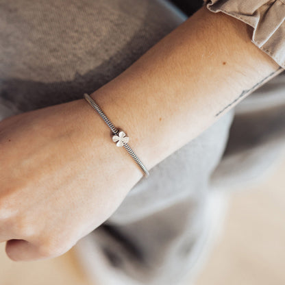 Four Leaf Clover - Charm 4 mm with Bracelet - Børstet Sterling Sølv