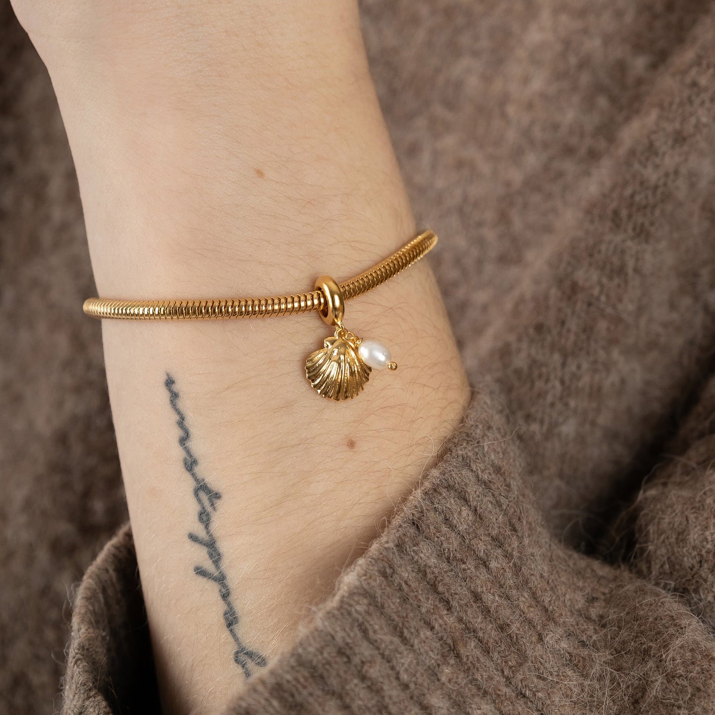 Clam shell - Dangle Charm 4 mm with Bracelet - Polished Gold-Plated Sterling Silver with 1 Freshwater Pearl