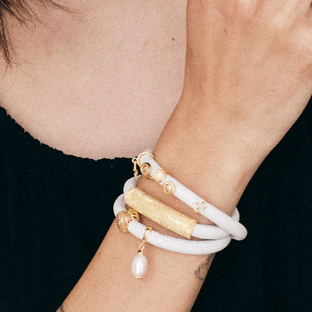 Pearl Drop White Hænger Charm 6 mm Til Armbånd - Rutheniumbelagt m. 1 Ferskvandsperle