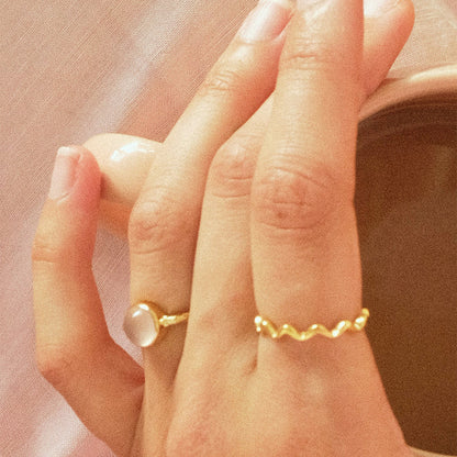 Pink Chalcedony Ring - Polished Gold Plated Sterling Silver with 1 Kalcedon