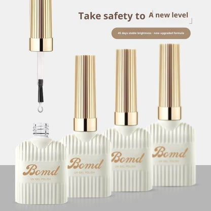 Herstellung eines Nagellackklebers durch Verschmieren von Grundierung und Versiegelungsschicht