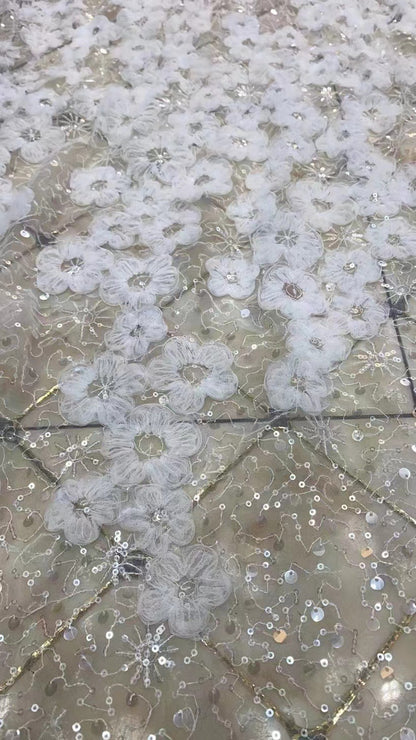 Besticktes Netzgewebe, dreidimensionales modernes Kleid, perlenbesetzter Hochzeitsstoff